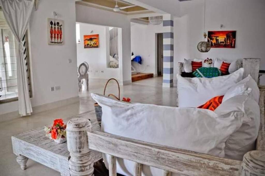 White Villa - Paparemo Beach Watamu Exterior photo